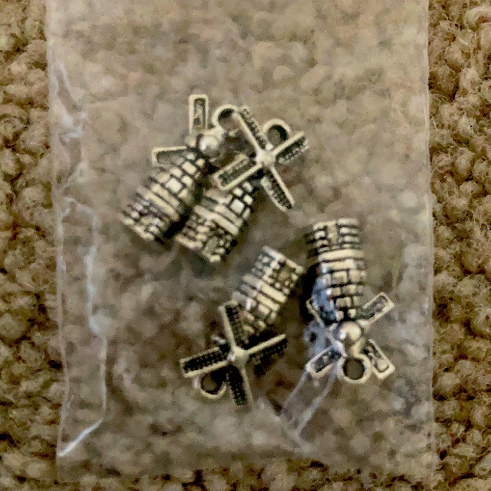 4 Metal Charm Windmills